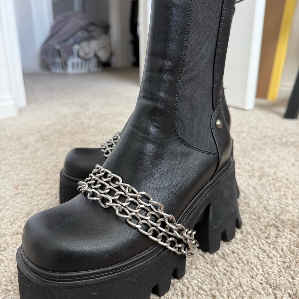 Lamoda Black Combat Boots with Chain Accent - size 6 - Picture 4 of 6